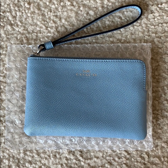 NWOT Coach wristlet. - Picture 3 of 6